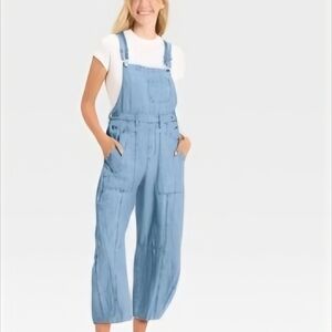 Universal Thread Women's Sky Blue Denim Overalls